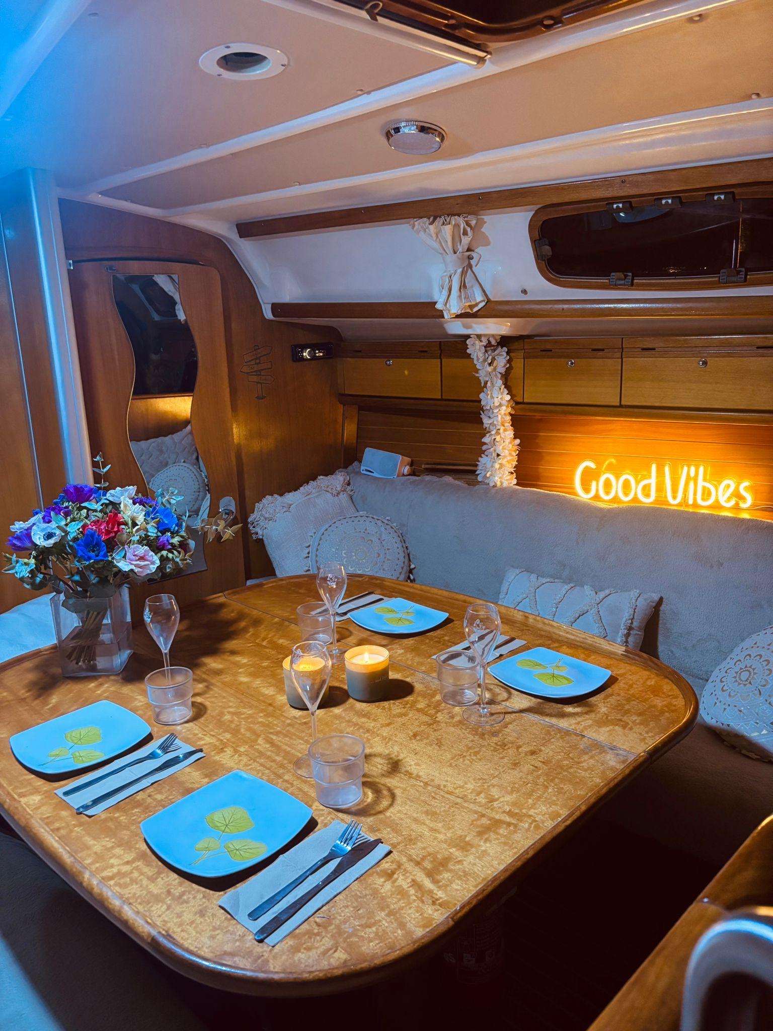 Carré et liseuse LED carré Bavaria 30 Cruiser